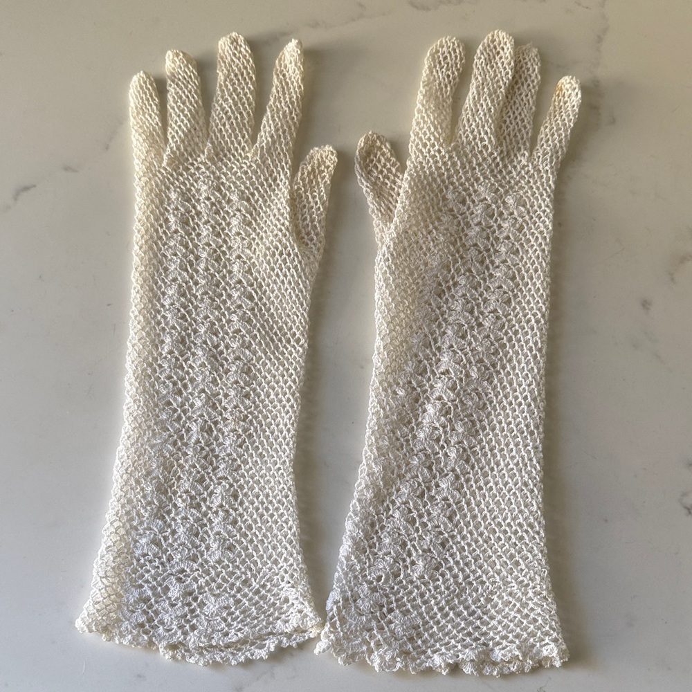 Vintage White Mesh Gloves